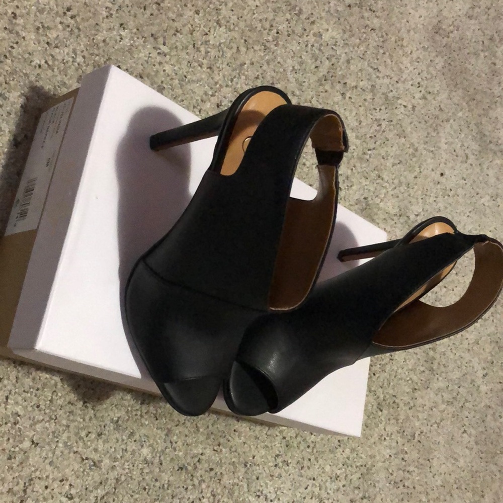Jessica Simpson black peep toe high heel shoes